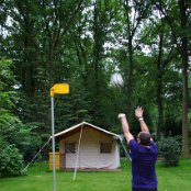 Pas  op voor die tent!